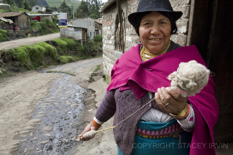 A very friendly grandmother stepped outside her front door to show me her wool hand-spinning talents. With little effort she spun yarn while laughing with her children and grandchildren about this gringa’s curiosity!